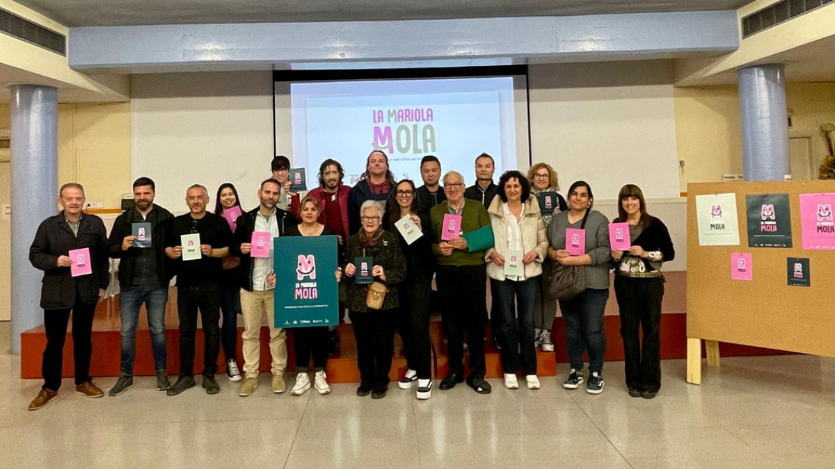 Presentació de la campanya amb membres de l’associació de veïns, La Descomunal i la Paeria. - LA DESCOMUNAL