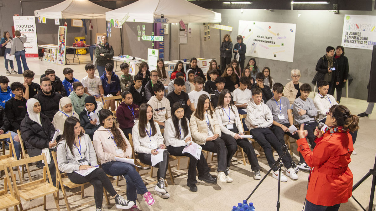 La inauguració de la primera jornada Emprenedoria Intercentres de Tàrrega, ahir al matí. - L.PEDRÓS