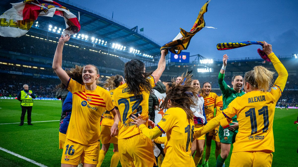 Las jugadoras azulgranas festejaron la clasificación para la final por todo lo alto. - FC BARCELONA