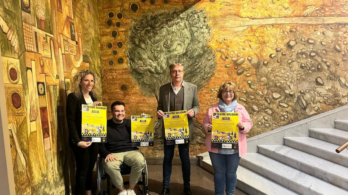 Presentació de l’obra solidària ‘Taxi’ del Grup Escènic Agramuntí, ahir a la Diputació. - M.C.E.