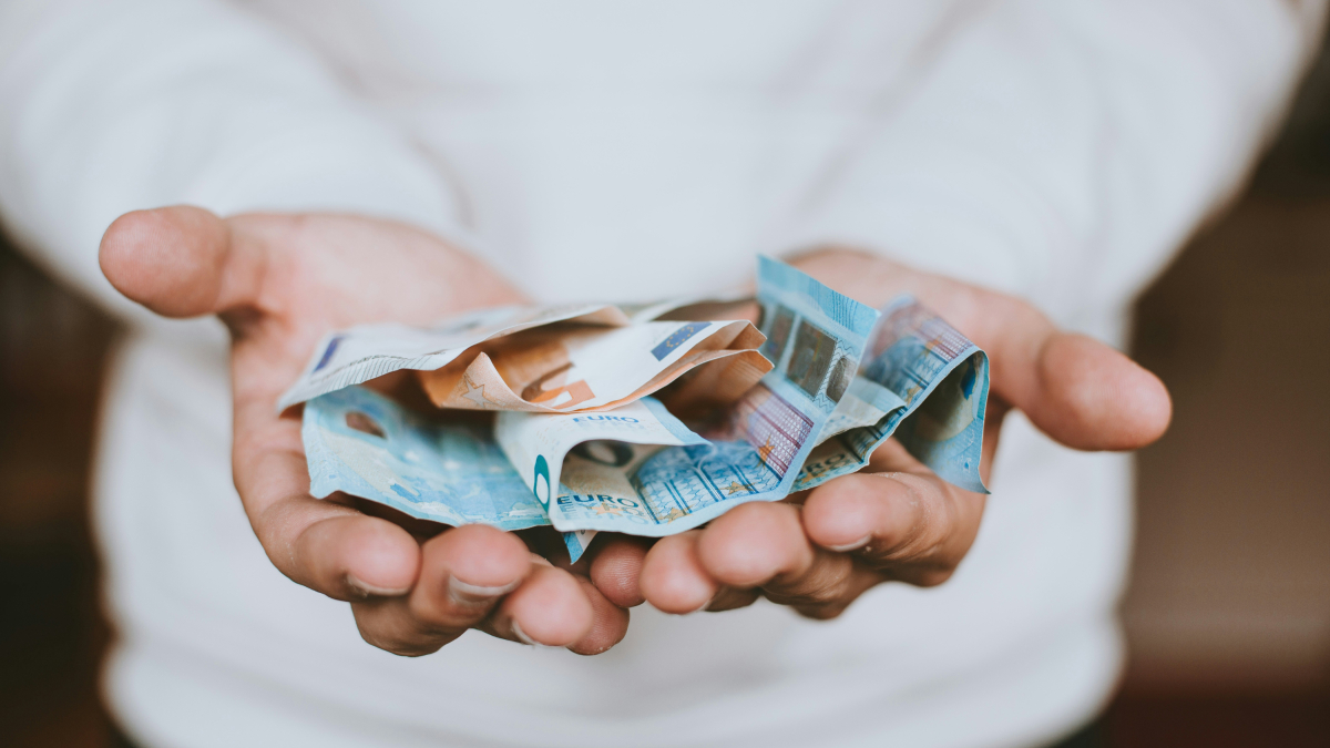 Només el 9,2 % de les persones que es van criar en famílies amb una situació econòmica dolenta o molt dolenta han aconseguit tenir ingressos alts en l’edat adulta.