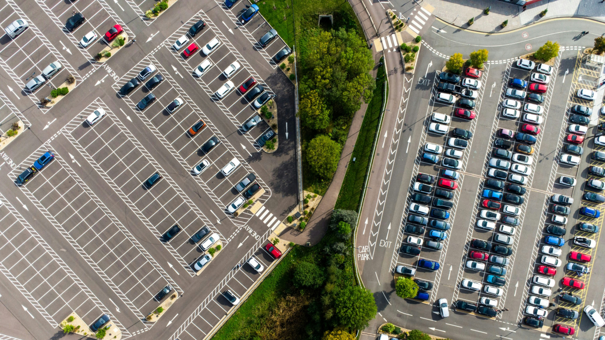 LA OCU ha analizado casi 300 modelos de coches.