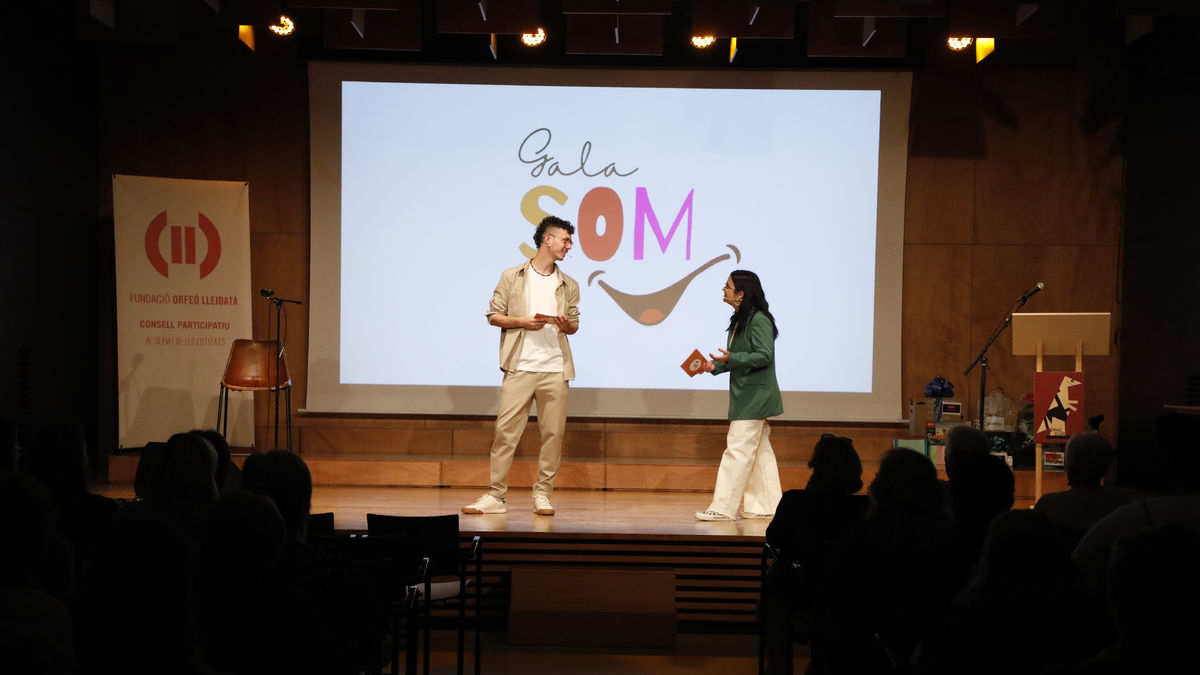 El acto solidario tuvo lugar ayer en el Espai Orfeó de Lleida. - AMADO FORROLLA