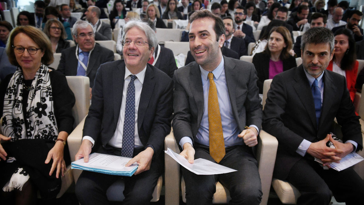 El comissari europeu d’Economia, Paolo Gentiloni, amb el ministre Carlos Cuerpo el 14 de març. - EUROPA PRESS