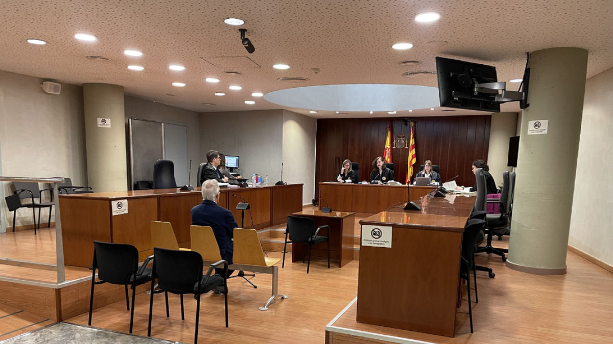 L’Audiència només va resoldre ahir les qüestions prèvies. - A. GUERRERO