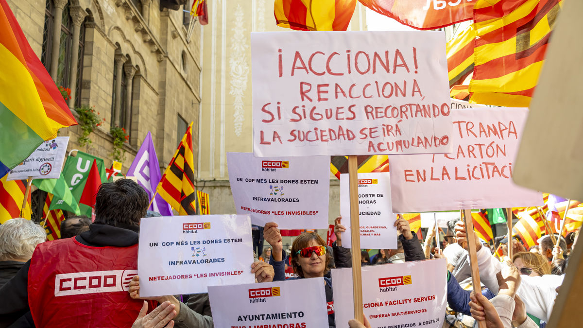 El personal de neteja es va manifestar l’1 de maig. - JORDI ECHEVARRIA