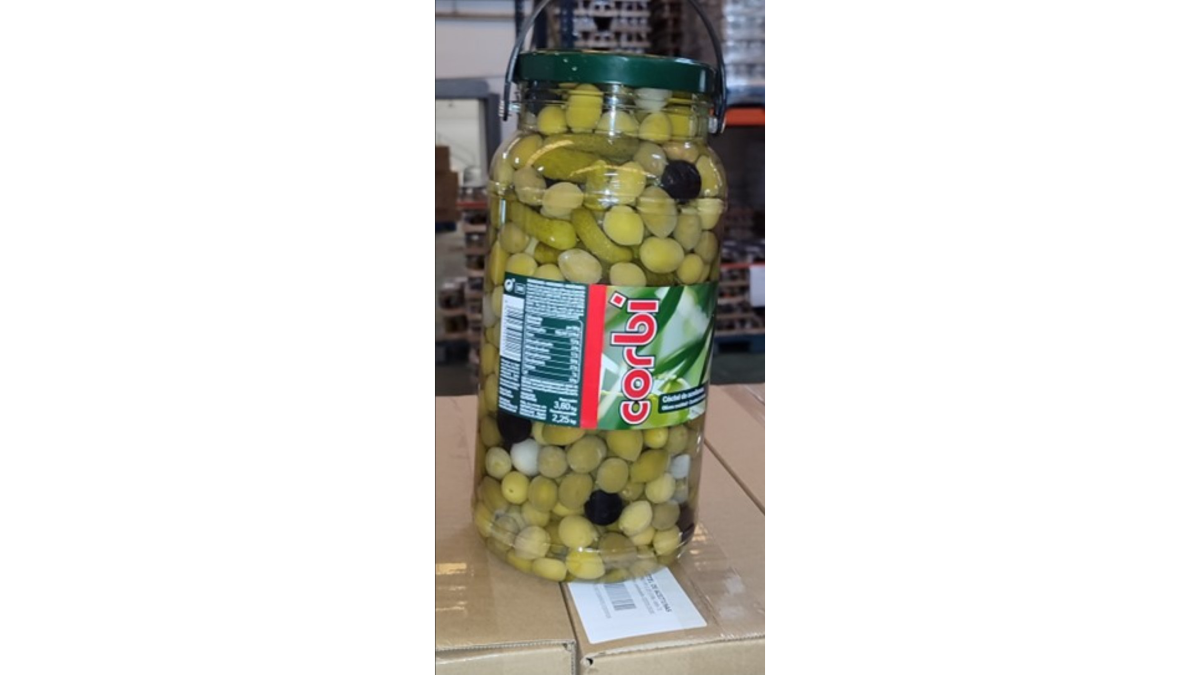 Una imagen de las aceitunas retiradas.