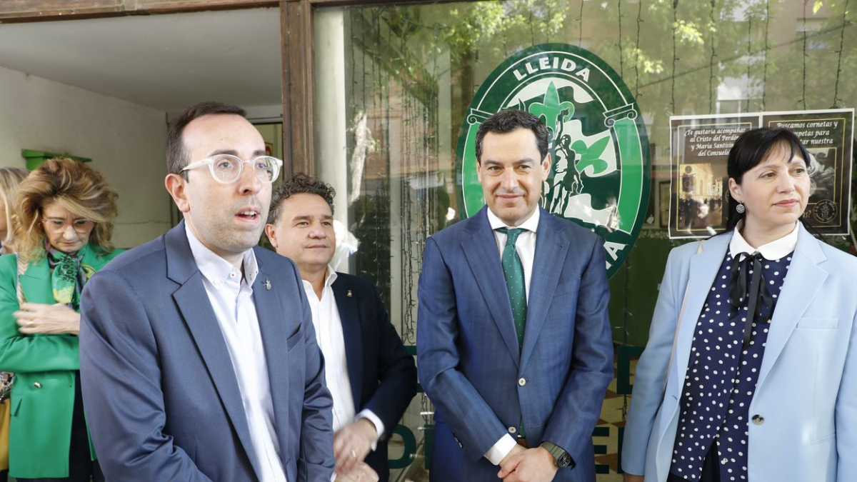 El president de la Junta d’Andalusia, Juanma Moreno, en un moment de la seua visita a la Casa d’Andalusia de Lleida.