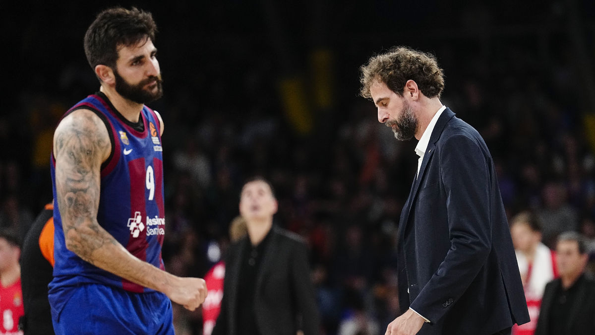 Roger Grimau i Ricky Rubio, capcots al final del partit. - EFE