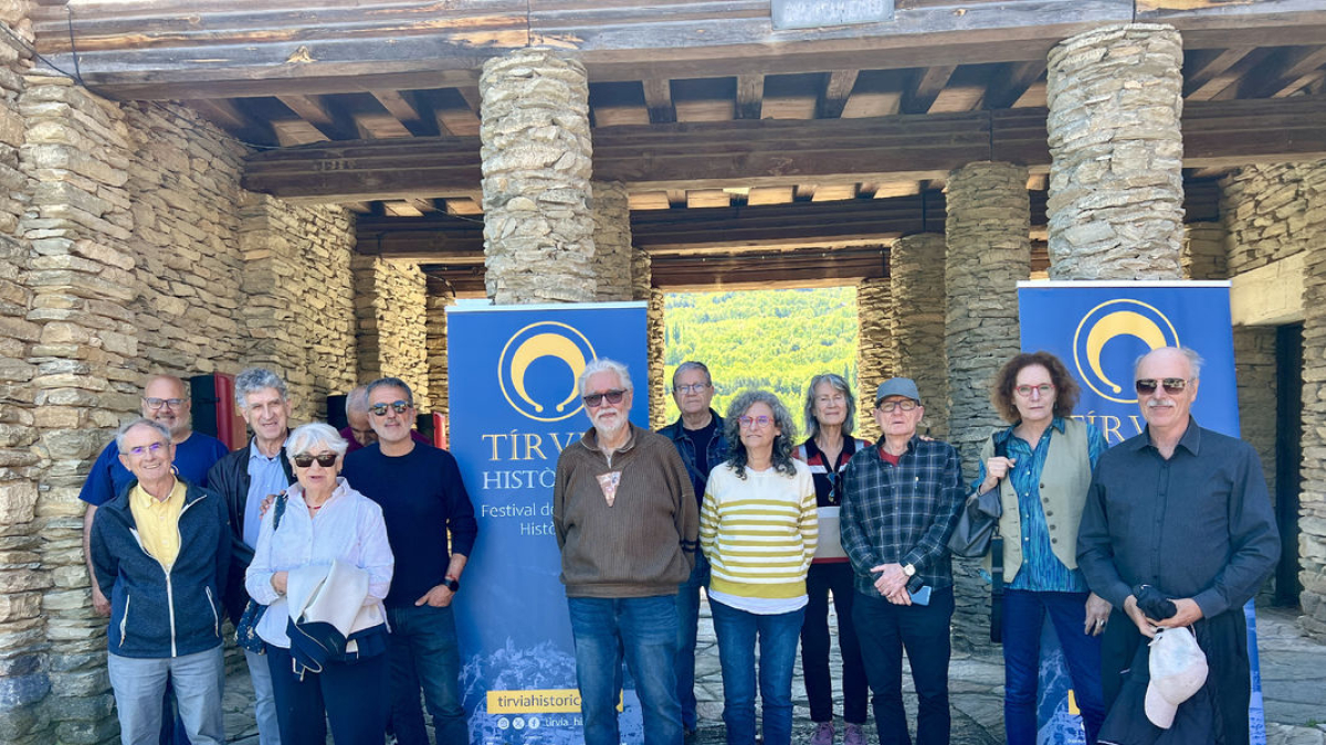 Participantes ayer en la inauguración del nuevo festival de novela Tírvia Històrica. - ACN