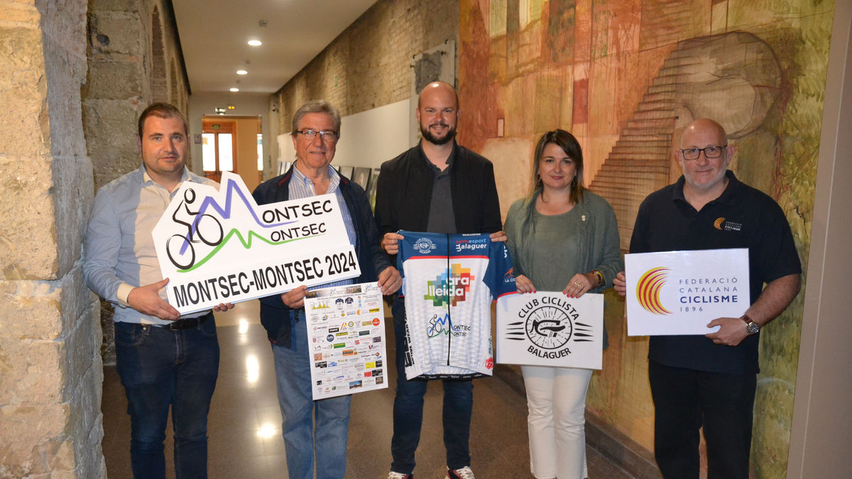 Els organitzadors de la prova, ahir durant la presentació.