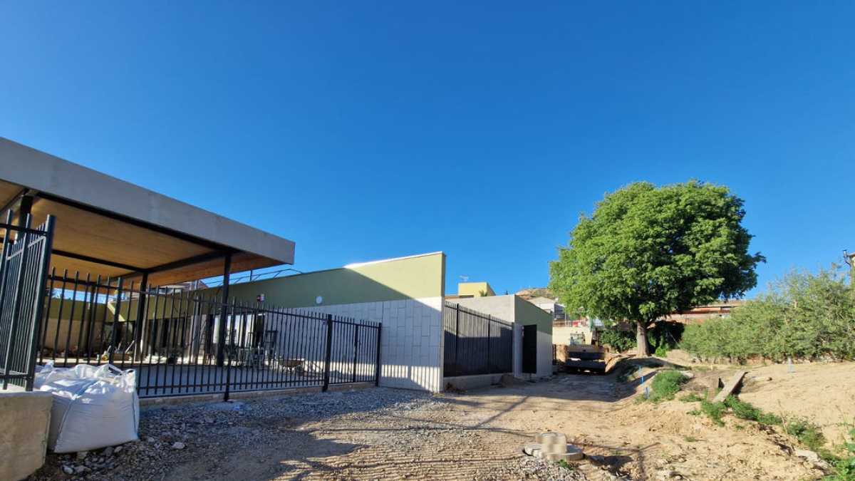 El nou vial lateral de l’escola que també serà per als vianants. - A. A