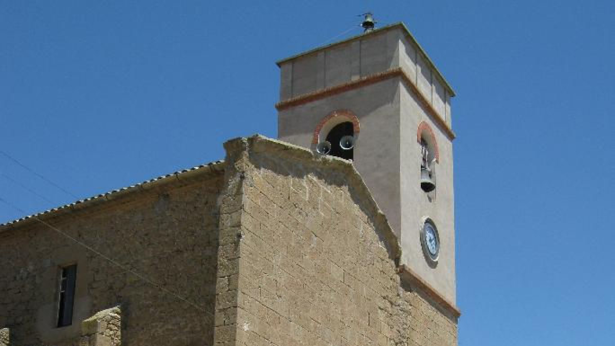 Església de Vallfogona, que té el campanar de planta quadrada. - A.X.
