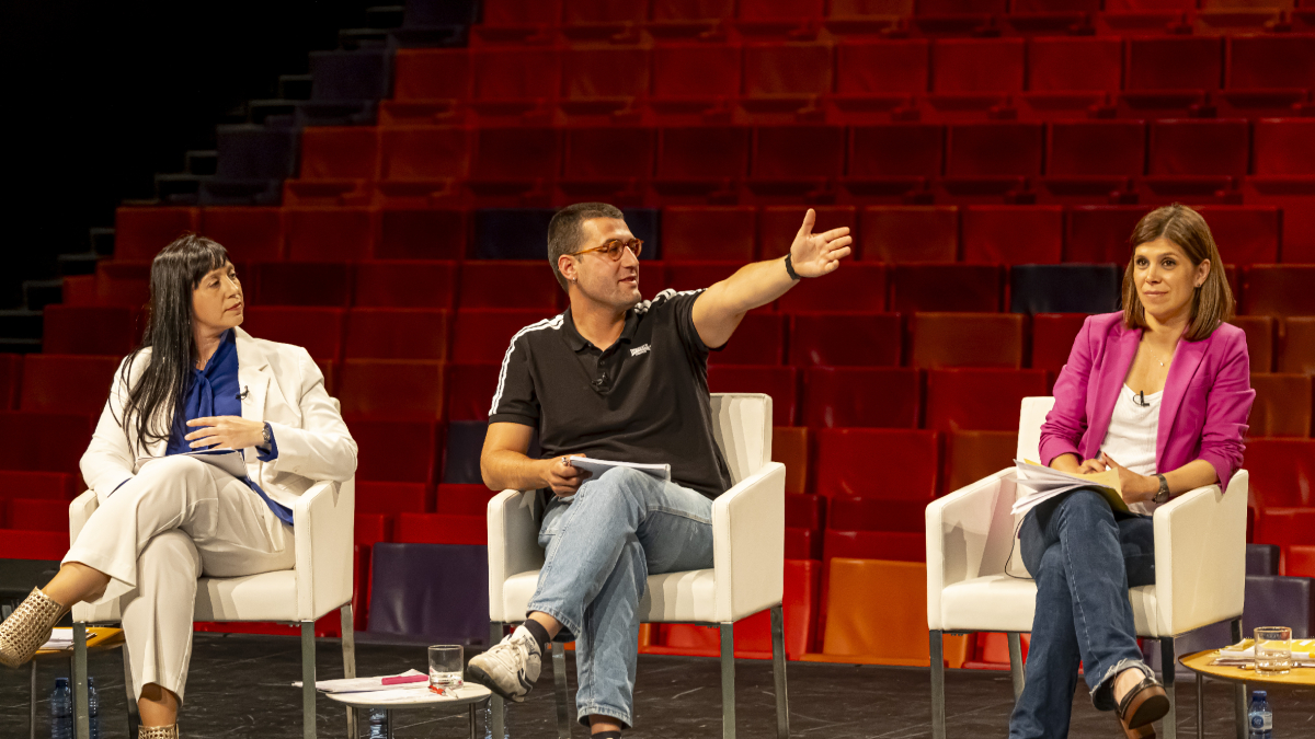 Montse Berenguer, Bernat Lavaquiol y Marta Vilalta en un momento del debate.