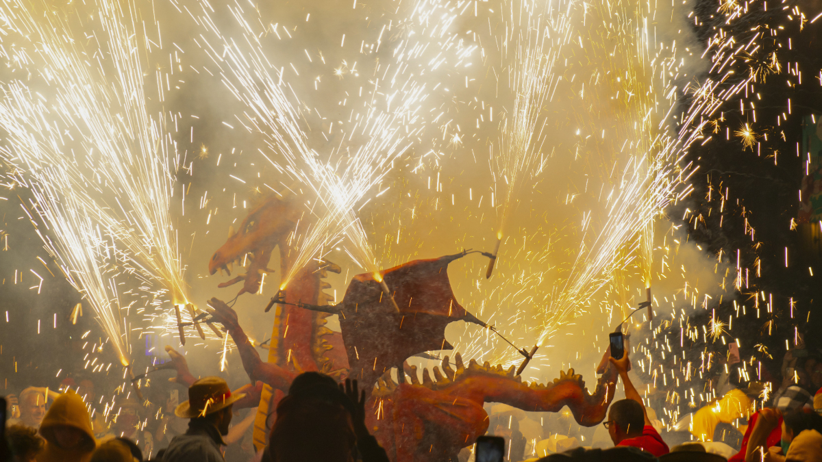 El Drac Carrincló va ser un dels protagonistes de l’espectacle final del ‘correfoc’ a la plaça Sant Francesc.
