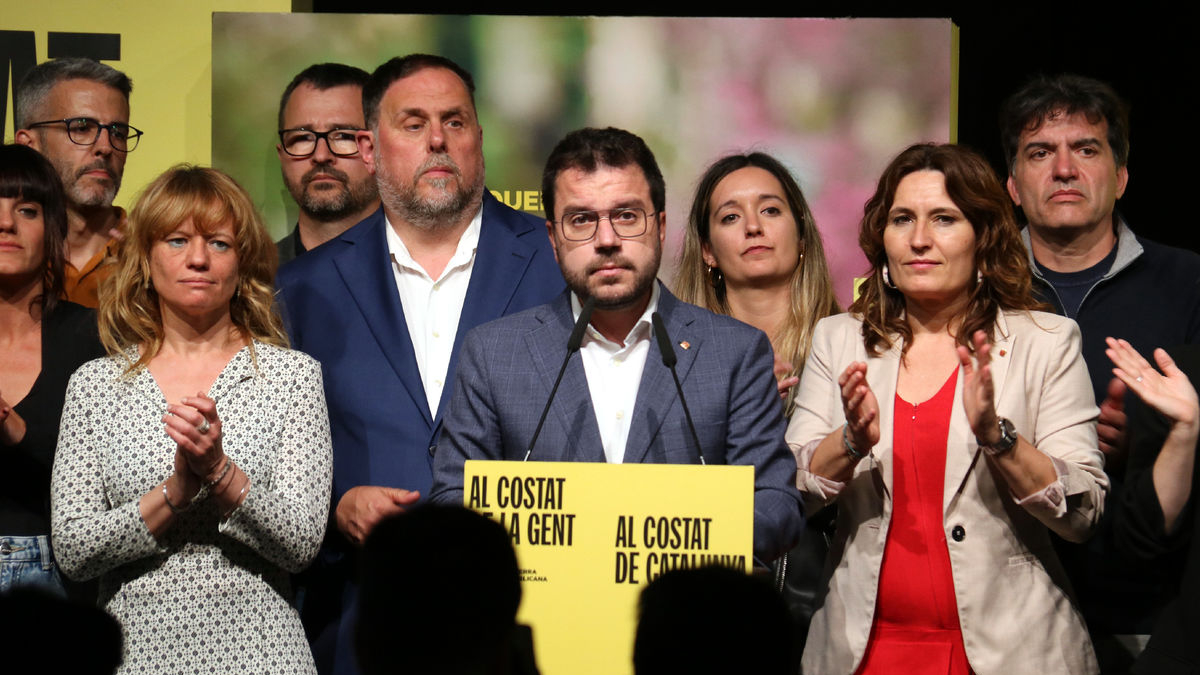 Aragonès i la plana major d’ERC durant la compareixença per analitzar els resultats electorals. - ACN