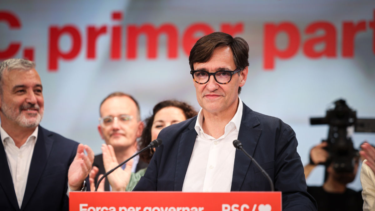 El cabeza de lista del PSC, Salvador Illa, en su comparecencia anoche tras ganar las elecciones. - JORDI BORRÀS/ACN