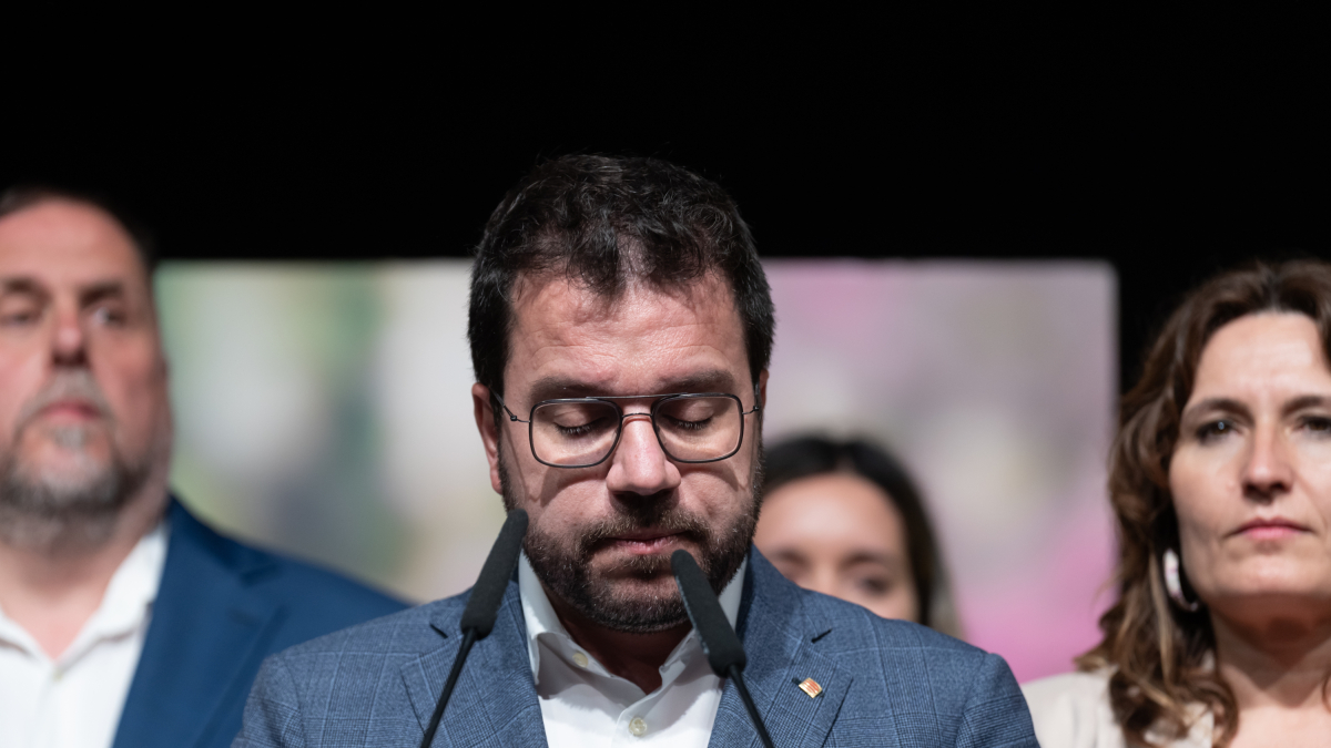 El president de la Generalitat de Catalunya i candidat d'ERC a la reelecció, Pere Aragonès, durant la compareixença de diumenge a la nit.