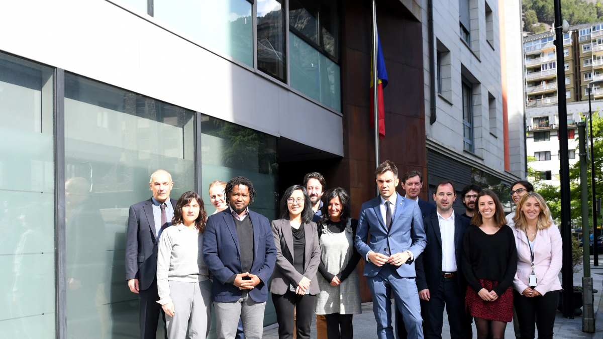 Foto de grup de la delegació d’experts i els representants andorrans.