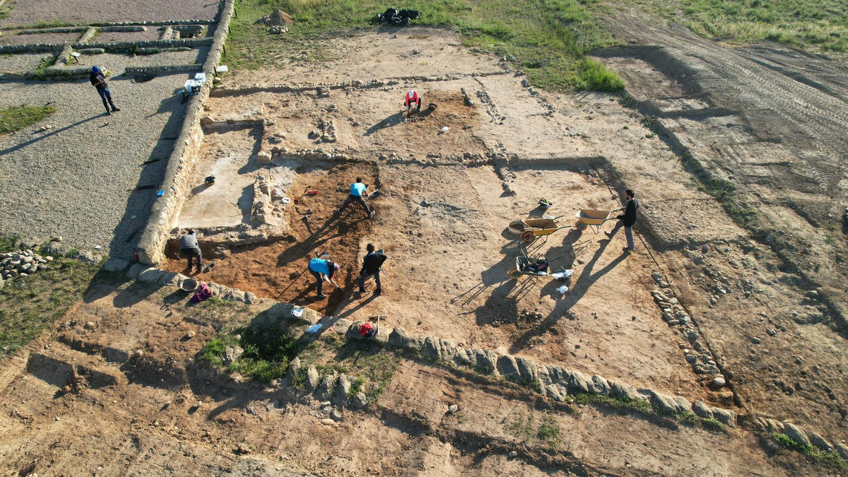 Vista aérea de la actual intervención en El Pla d’Almatà. - GUILLEM ALCOLEA