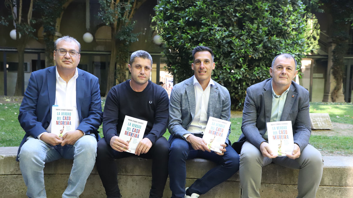 Xavier Estrada presentó ayer en el Rectado de la UdL su libro sobre el ‘caso Negreira’- - MAGDALENA ALTISENT