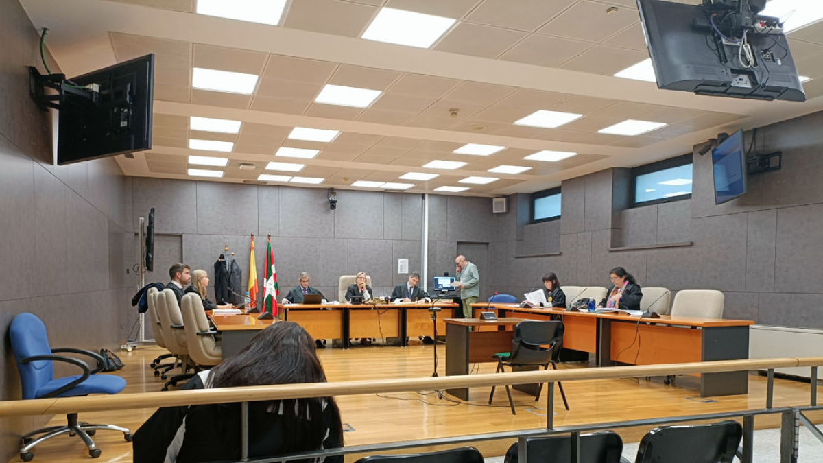 La Audiencia de Bizkaia comenzó ayer el juicio contra la mujer. - EUROPA PRESS