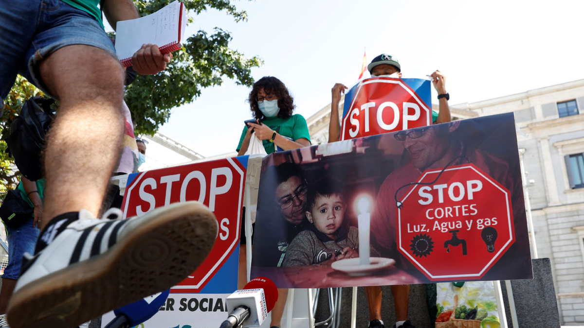 Activistas de la Plataforma de Afectados por la Hipoteca (PAH) concentrados en Madrid. - EFE