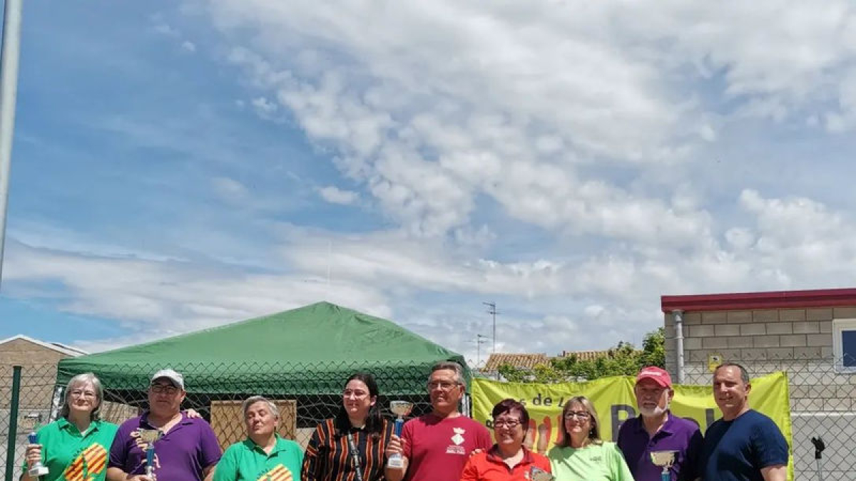 Inauguran la nueva pista de 'bitlles' en la plaza de L'Amistat - A. VILA-SANA