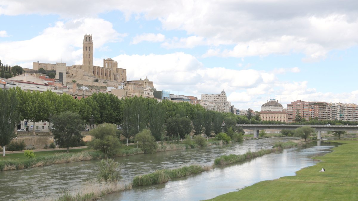 Imagen del Segre a su paso por el centro de Lleida.