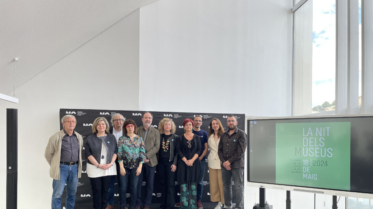 Els participants de l’acte de presentació de la jornada museística. - QUIM GASSÓ