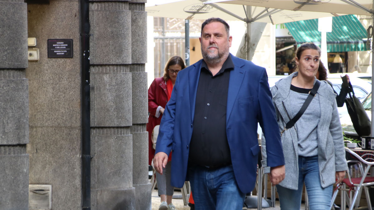 Oriol Junqueras ayer en su llegada a la sede de ERC en Barcelona para la junta Ejecutiva del partido. - EUROPA PRESS