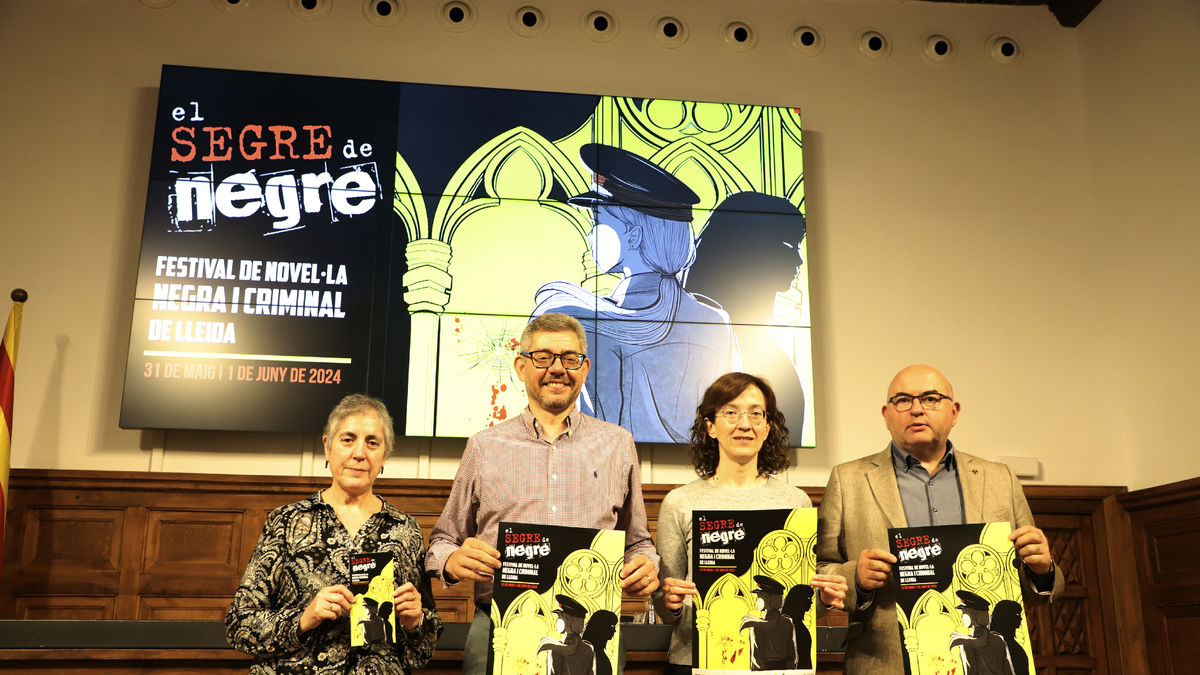 Vàzquez, junto a Antonia Capdevila, de la Biblioteca de Lleida, y Pagès, con Estanislau Fons, de la UdL. - MAGDALENA ALTISENT