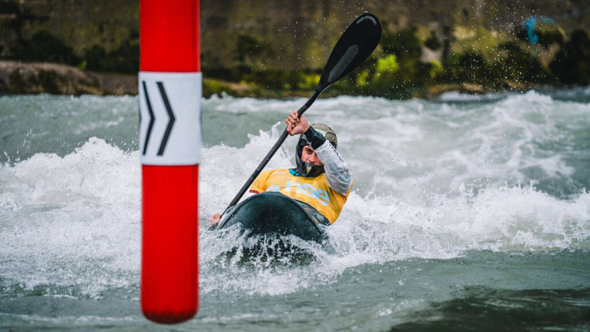 El segoviano David Llorente consiguió la medalla de bronce en kayak cross. - RFEP