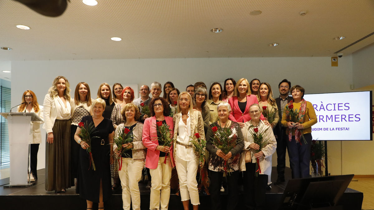 Les infermeres van celebrar ahir la seua diada a la Llotja. - AMADO FORROLLA