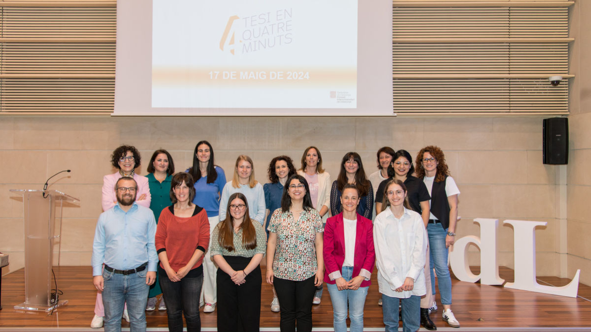 Las participantes y el jurado del concurso ‘Presenta la teva tesis en 4 minuts’. - UNIVERSITAT DE LLEIDA