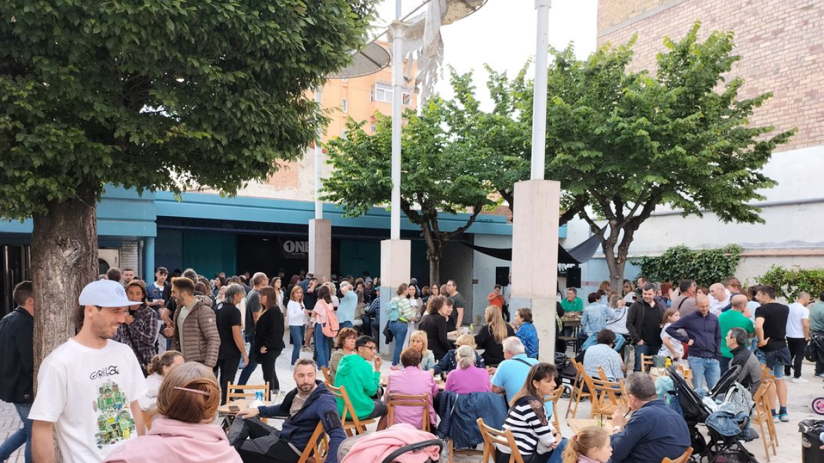 La fiesta volvió ayer a la terraza de la discoteca Musicland. - J.GÓMEZ