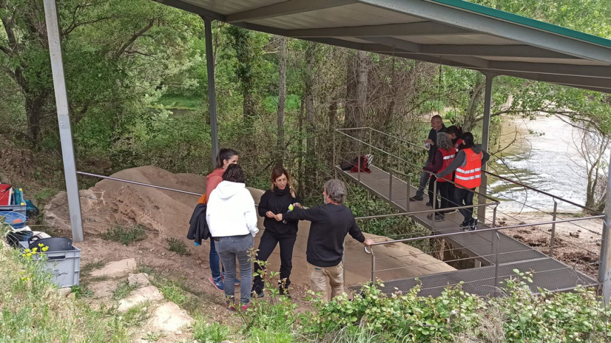 La visita dels tècnics de Patrimoni al jaciment de Torreblanca, a Ponts. - A. PONTS