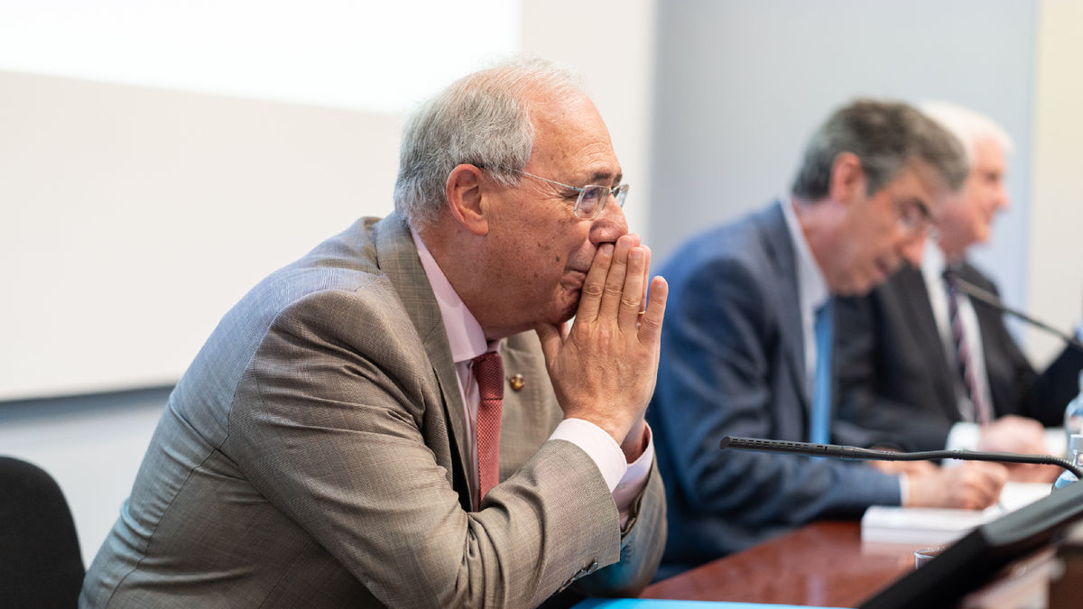 Fernández, emocionado durante el homenaje, que fue totalmente sorpresa para él. - ORIOL CARU