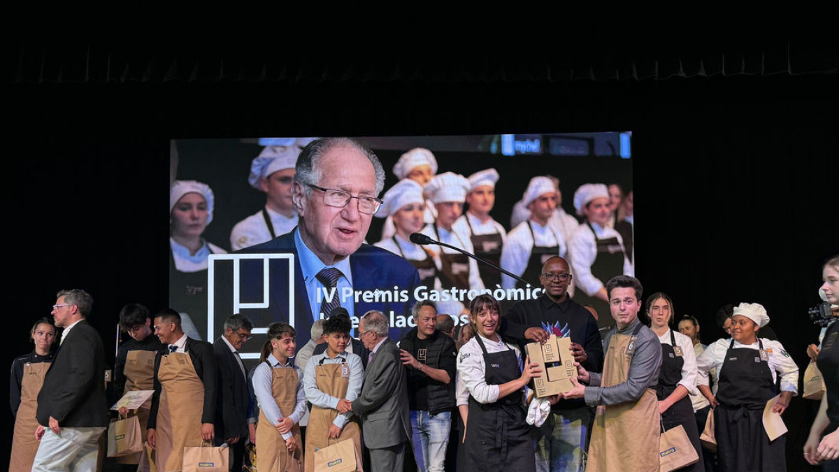 Foto de grupo de los premiados y finalistas, ayer en Les Borges Blanques. - AJUNTAMENT DE LES BORGES BLANQUES