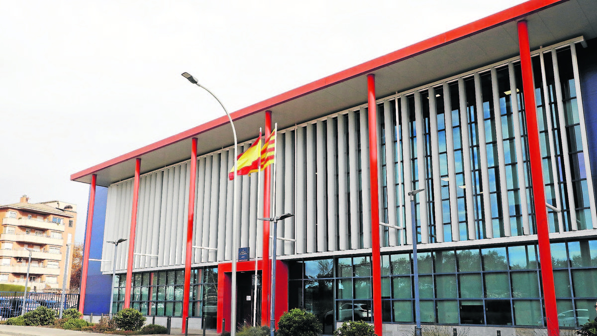 Vista de la comissaria dels Mossos d’Esquadra a Lleida, que s’han fet càrrec de la investigació. - AMADO FORROLLA