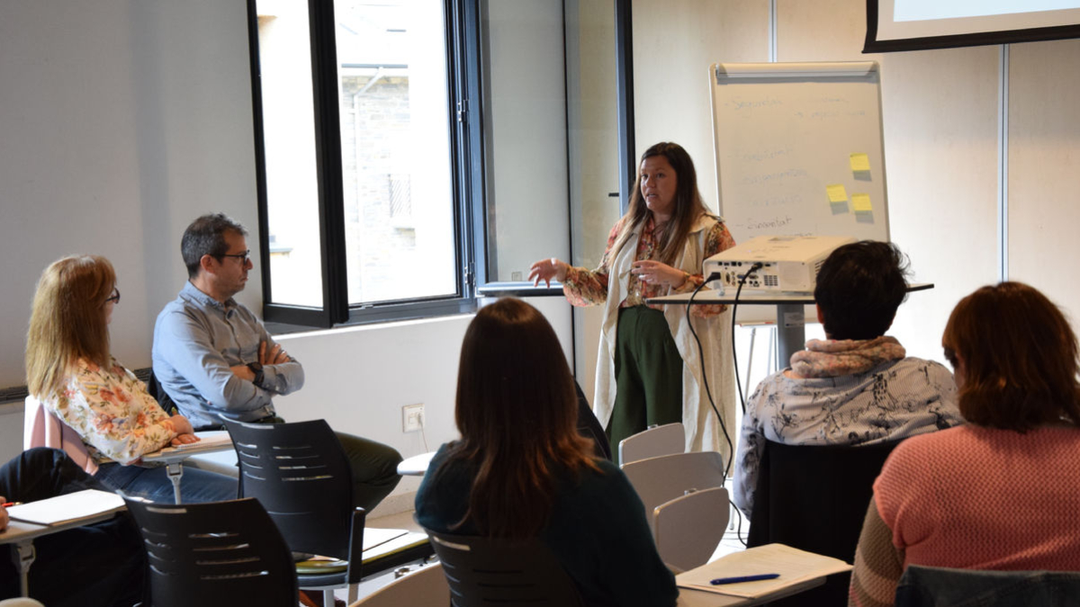 Fàtima Bentoldrà, durant la jornada formativa. - C.SANS