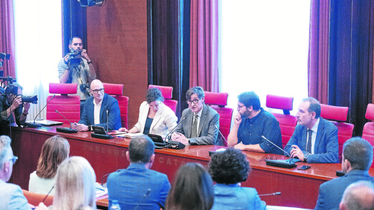 El presidenciable socialista, Salvador Illa, va reunir ahir al Parlament els diputats electes del PSC. - EUROPA PRESS