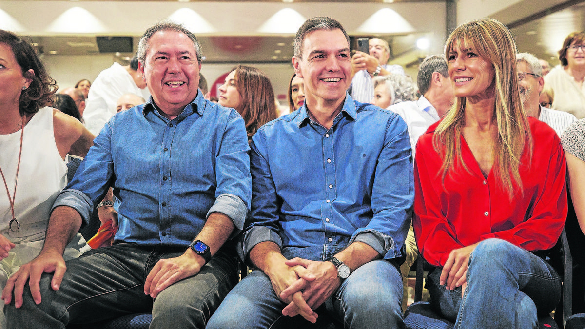 Pedro Sánchez amb la seua esposa Begoña Gómez en una imatge del mes d’octubre passat. - EUROPA PRESS