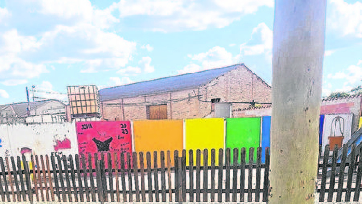 Una de las nuevas papeleras instaladas. - A.EL POAL