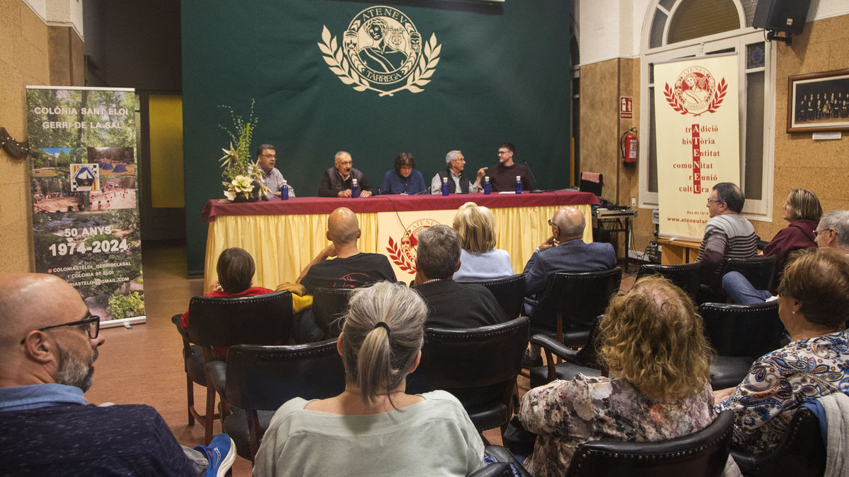 El local de socis de la Societat Ateneu va acollir una xarrada per rememorar els 50 anys de l’entitat. - LAIA PEDRÓS