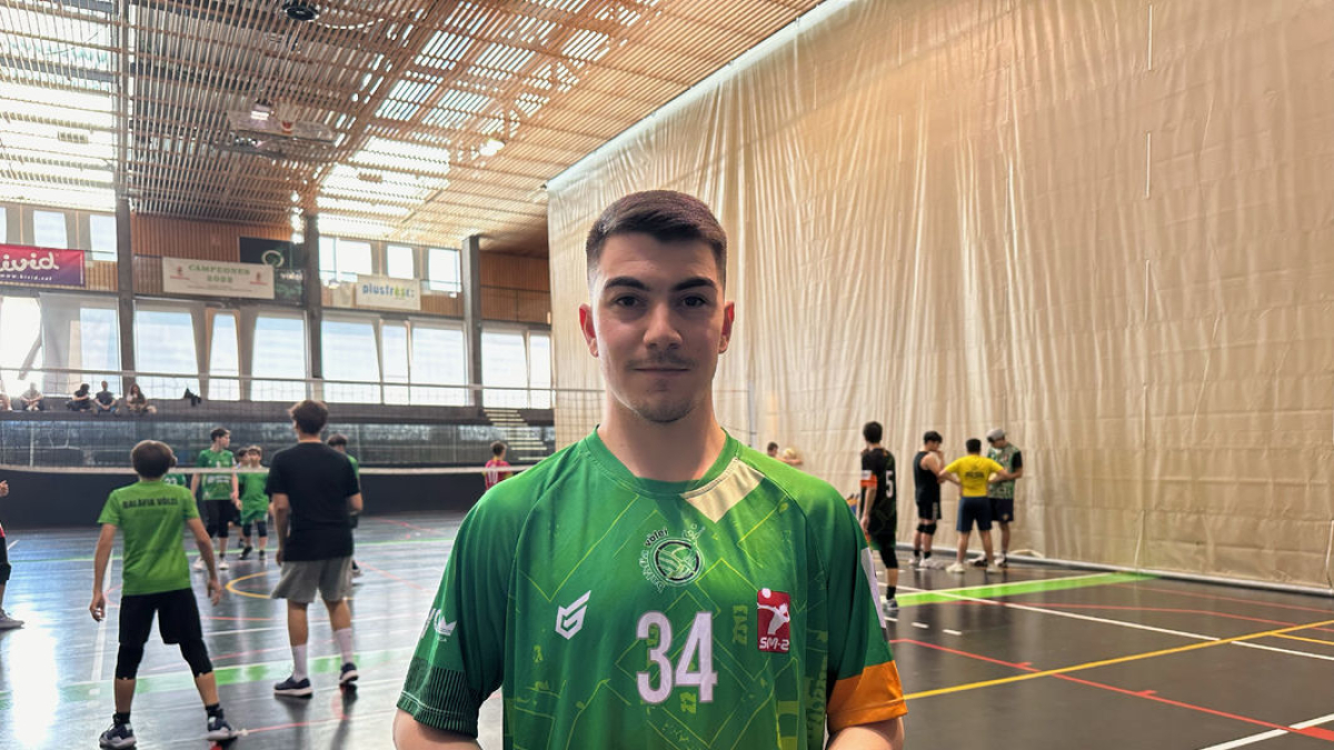 Darío Outeiral, entrenant-se al Juanjo Garra. - BALÀFIA VÒLEI