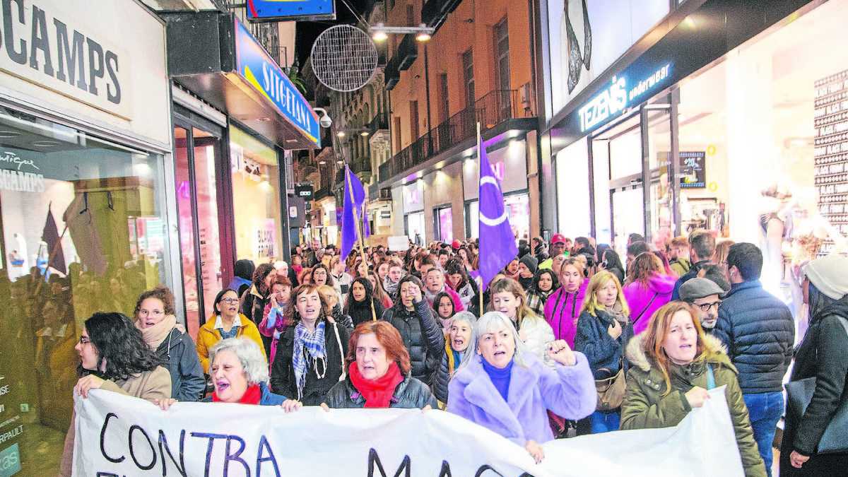 Imatge d’arxiu d’una concentració contra la violència masclista a Lleida. - SEGRE