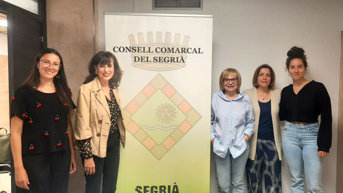 El jurado del certamen junto a la técnica del área de Cultura del consell comarcal del Segrià. - CONSELL COMARCAL DEL SEGRIÀ