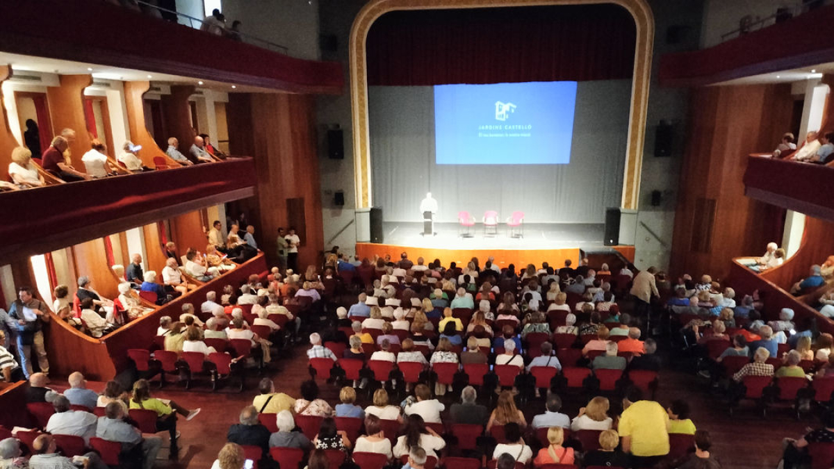 La presentación de la residencia llenó de público L’Amistat. - J.GÓMEZ