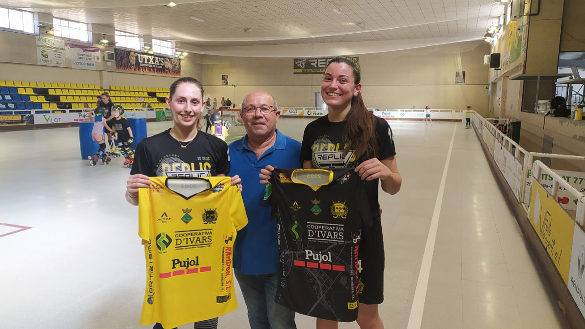 Ana Horche i Dana Antón, acompanyades pel president del club, Ramon Porta. - JCMC